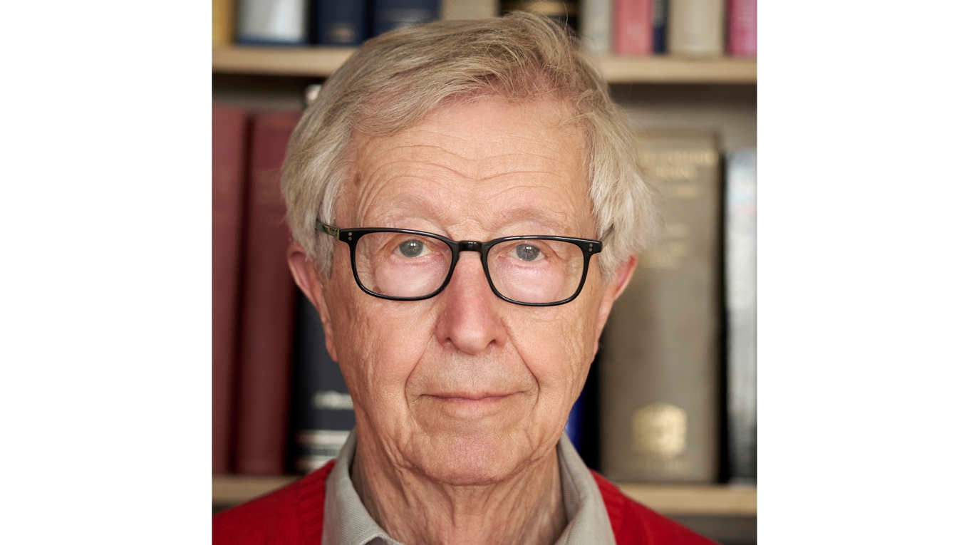 Tore Janson skriver böcker om språk och historia på ett folkbildande sätt. Foto: Privat/Historiska Media