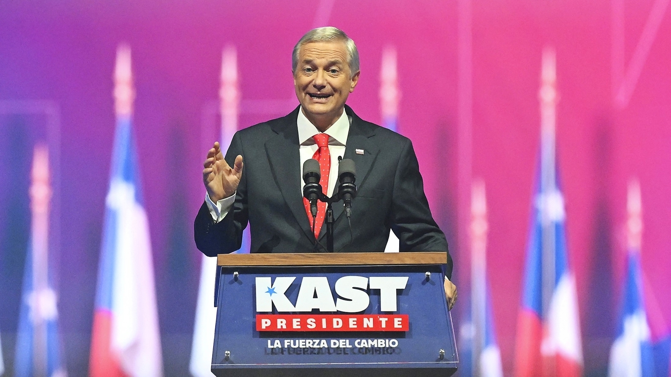 Högerkandidaten i Chiles presidentval José Antonio Kast vann över kommunisten Gabriel Boric, som nu försöker sabotera för den blivande presidenten. Foto: Marvin Recinos/AFP via Getty Images