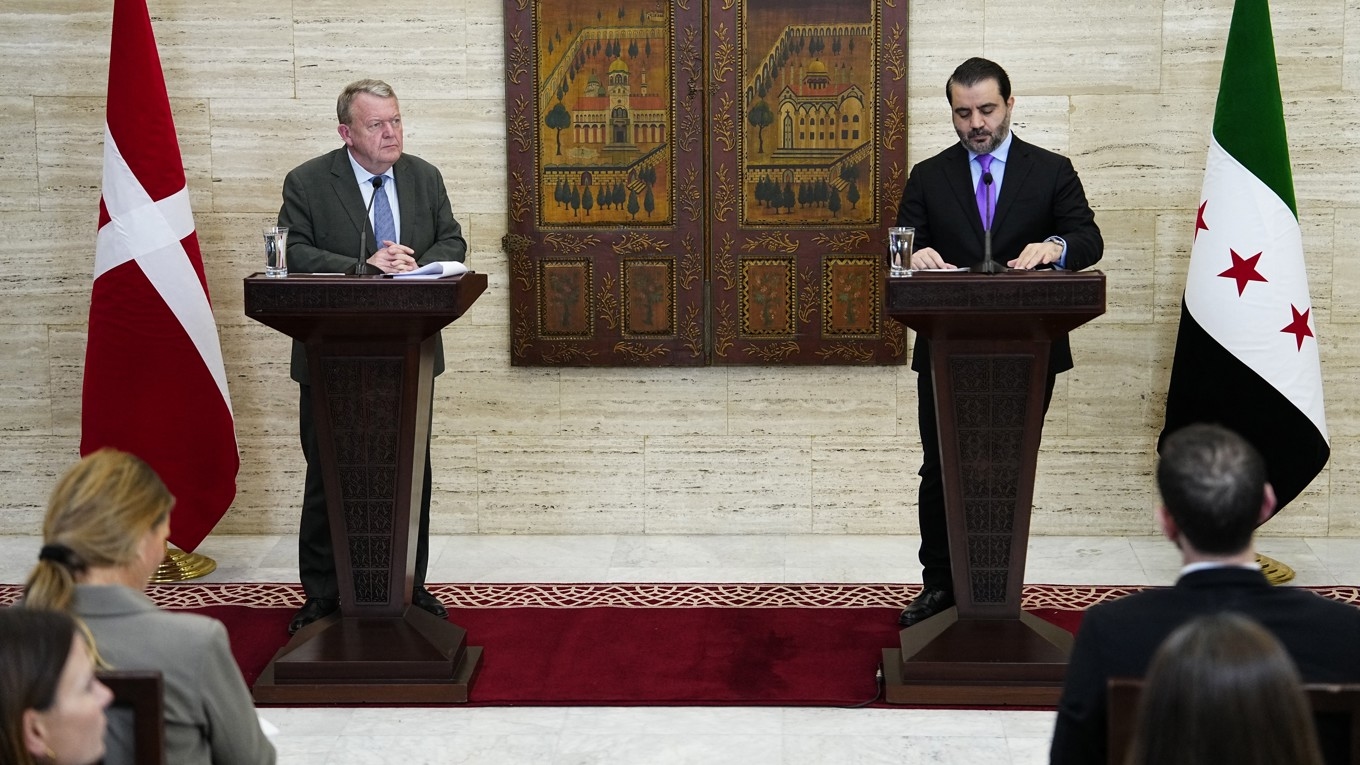 Den danske utrikesministern Lars Løkke Rasmussen tillsammans med Syriens utrikesminister Asaad al-Shaibani. Foto: Mads Claus Rasmussen/Ritzau Scanpix/AFP via Getty Images