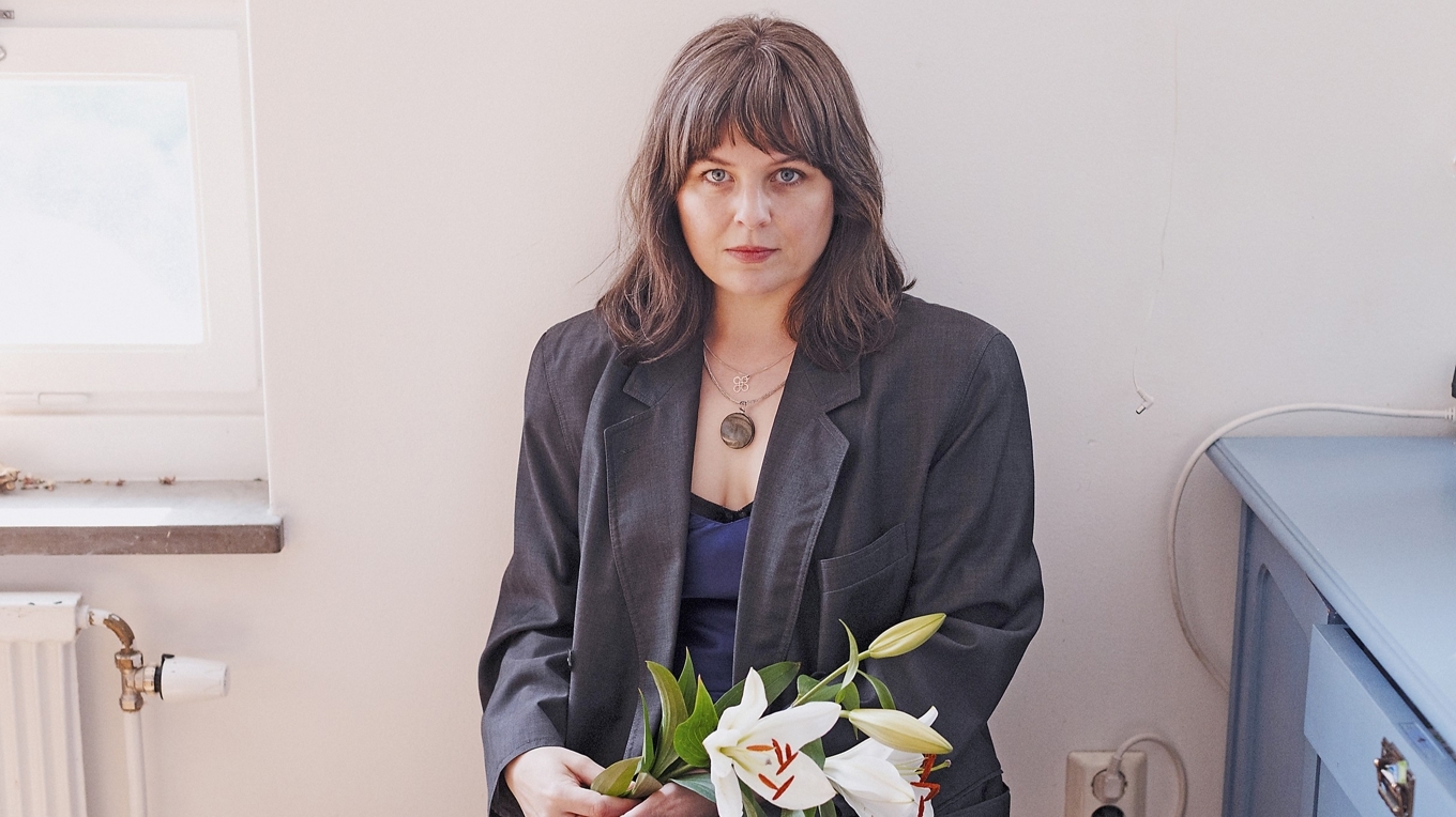 Linda Segtnan är född 1986 och bosatt i Stockholm. Foto: Märta Thisner/Albert Bonniers Förlag