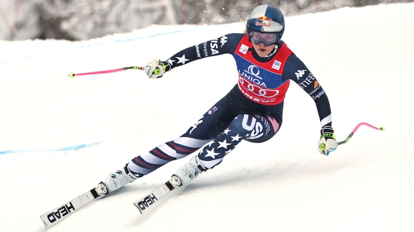 Amerikanskan Lindsey Vonn har trotsat alla fysologiska lagar om åldrande och ses som en av guldfavoriterna i damernas störtlopp. Foto: Marco Trovati/APP Photo