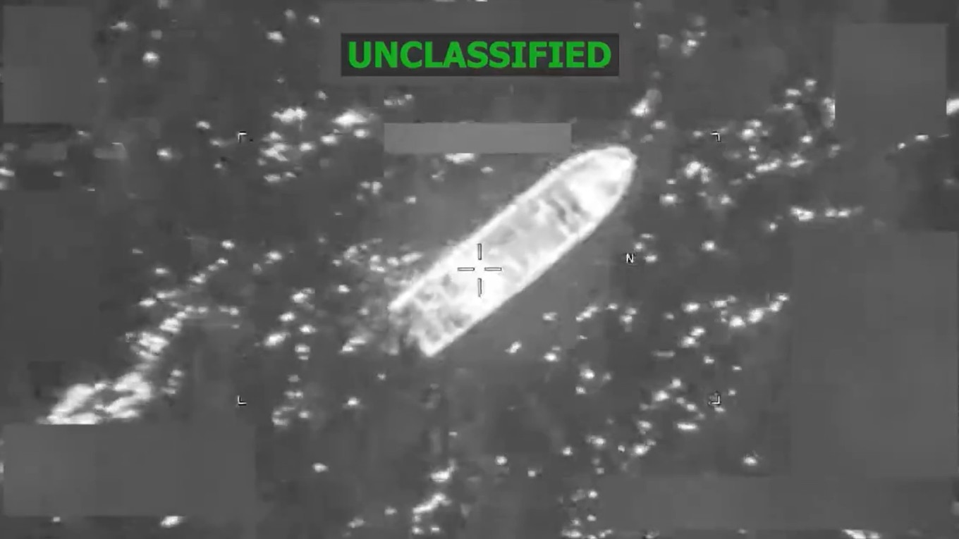 En båt blir attackerad i östra Stilla havet. Foto: Skärmdump/US Southern Command