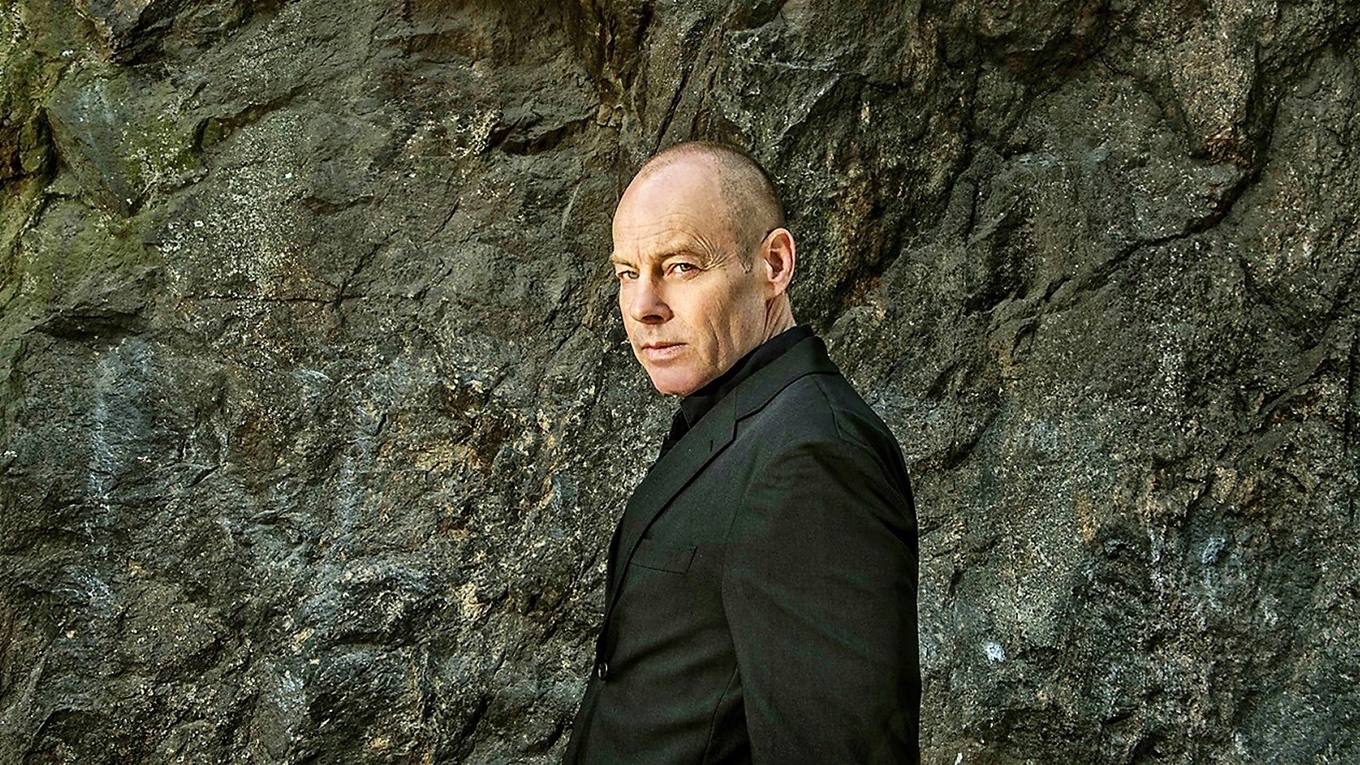 Magnus Dahlström är född 1963. Utöver romaner och pjäser har han skrivit filmmanuset till filmen ”Ond tro” (2010) regisserad av Kristian Petri. Foto: Johan Bergmark