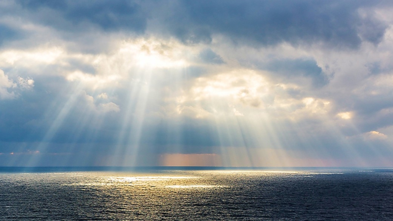 Andlighet börjar ofta i en känsla, av förundran, av samhörighet. Av att det finns något mer än det mätbara, skriver Monica Jonsson. Foto: Trofimenko Nicholai/Shutterstock