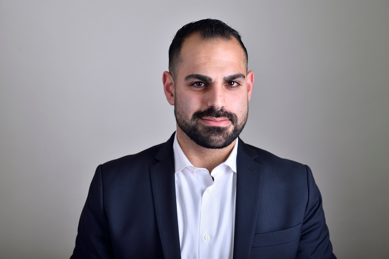 Arin Karapet, riksdagsledamot för Moderaterna, byter parti enligt ett internt meddelande. Arkivbild. Foto: Henrik Montgomery/TT