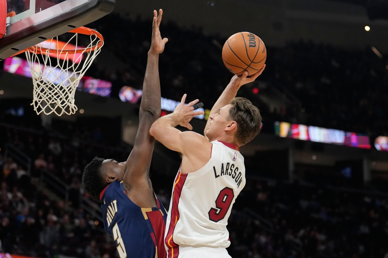 Miamis Pelle Larsson (9) under nattens match. Foto: Sue Ogrocki/AP/TT
