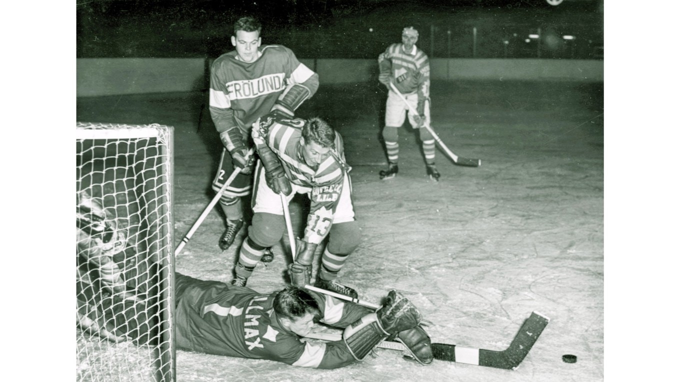 Match 1959 mellan Frölunda och Djurgården i dåvarande division I Södra på Ullevi. Matchen slutade 7–0 till gästande Djurgårdens IF. Foto: PrB/TT TT Nyhetsbyrån