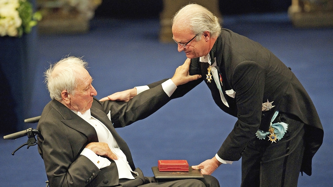 Lite läsning av Tomas Tranströmer kanske kan bota några svagheter i politiskt beslutsfattande. Foto: Jonathan Näckstrand/AFP via Getty Images