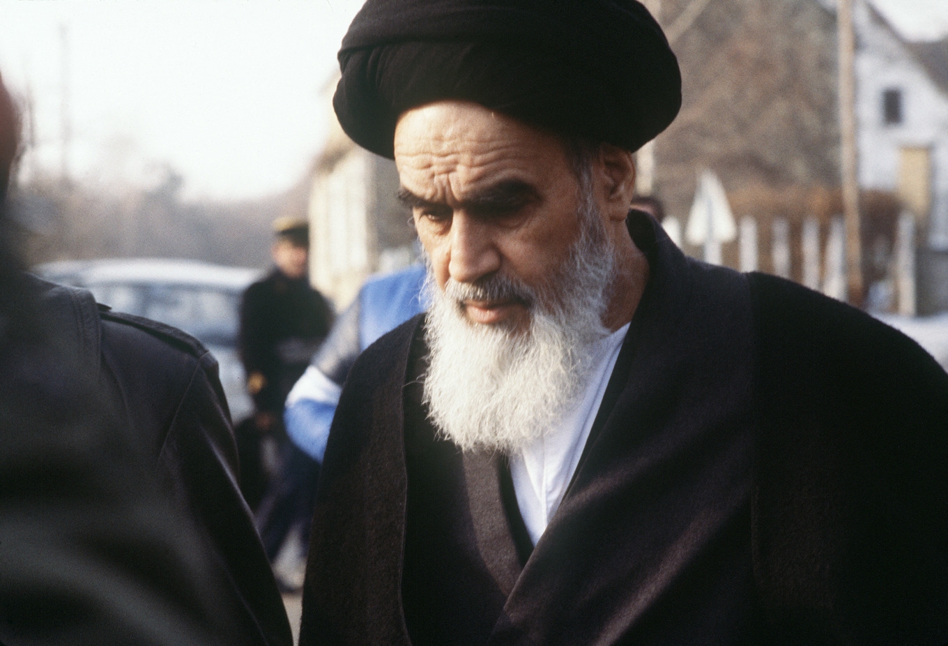Ayatollah Ruhollah Khomeini i Paris 1979, strax innan den revolution som gjorde folkrätten irrelevant i Iran. Foto: Joel Robine/AFP via Getty Images