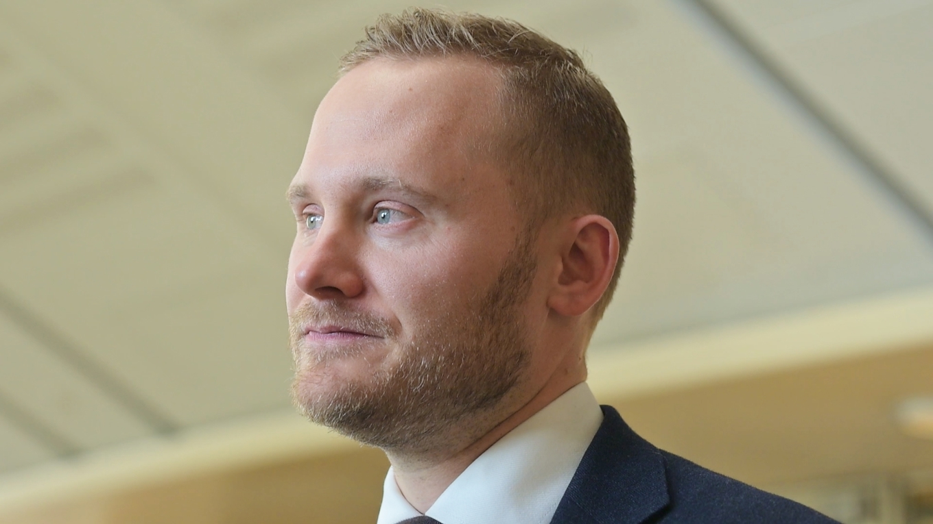 Henrik Vinge (SD), vice partiledare, vill tillsätta en haverikommision kring våldtäkterna inom hemtjänsten. Foto: Roger Sahlström