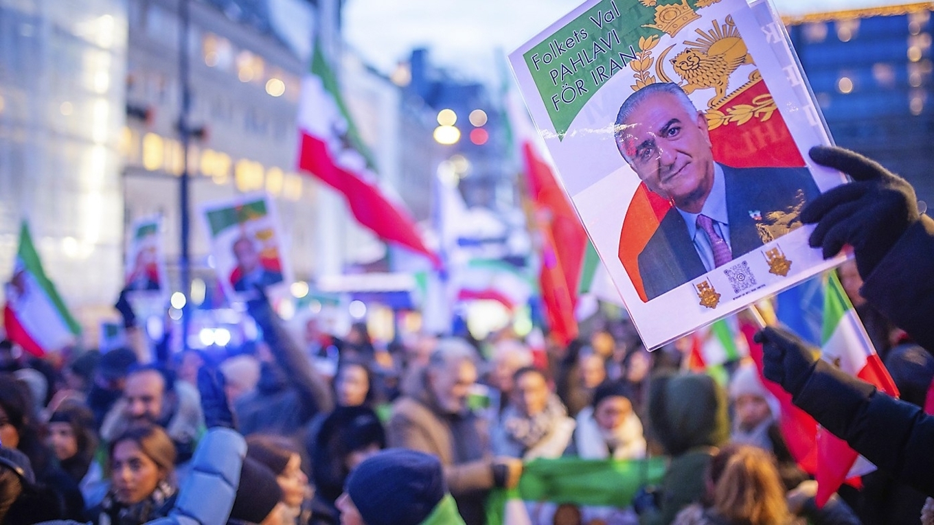Protester i Sverige speglar motståndet mot regimen – och kraven på stöd till Irans opposition. Foto: Angela Kotsell