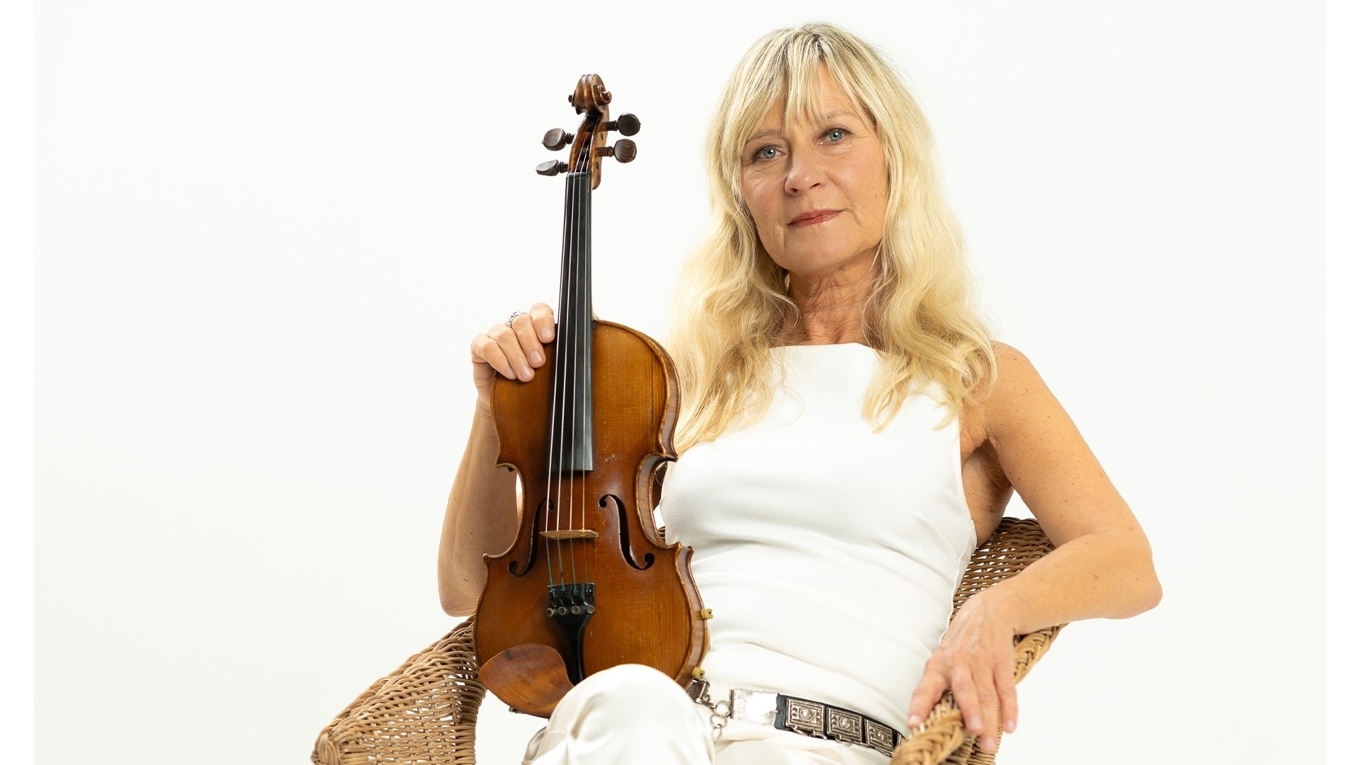 Prisade riksspelmannen Lena Willemark har varit med i grupper som Nordan, Groupa och Frifot. Foto: Mats Lefvert