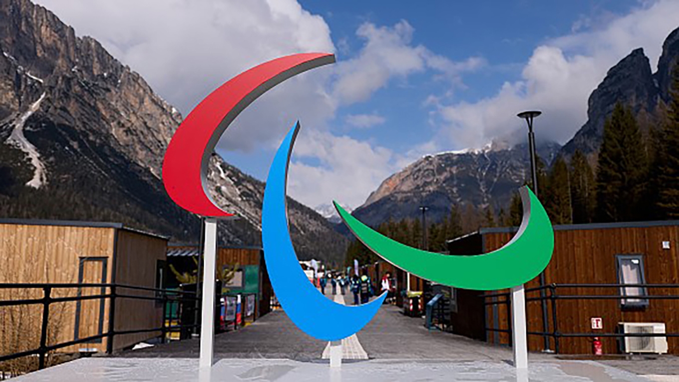 Ukraina, Finland och Estland är tre av länderna som bojkottar invigningen av Paralympics i protest mot att ryssar och belarusier får tävla under sina länders flaggor Att den svenska truppen avstår invigningen förklaras med att de aktiva ska fokusera på tävlandet. Foto: Mattia Ozbot/Getty Images