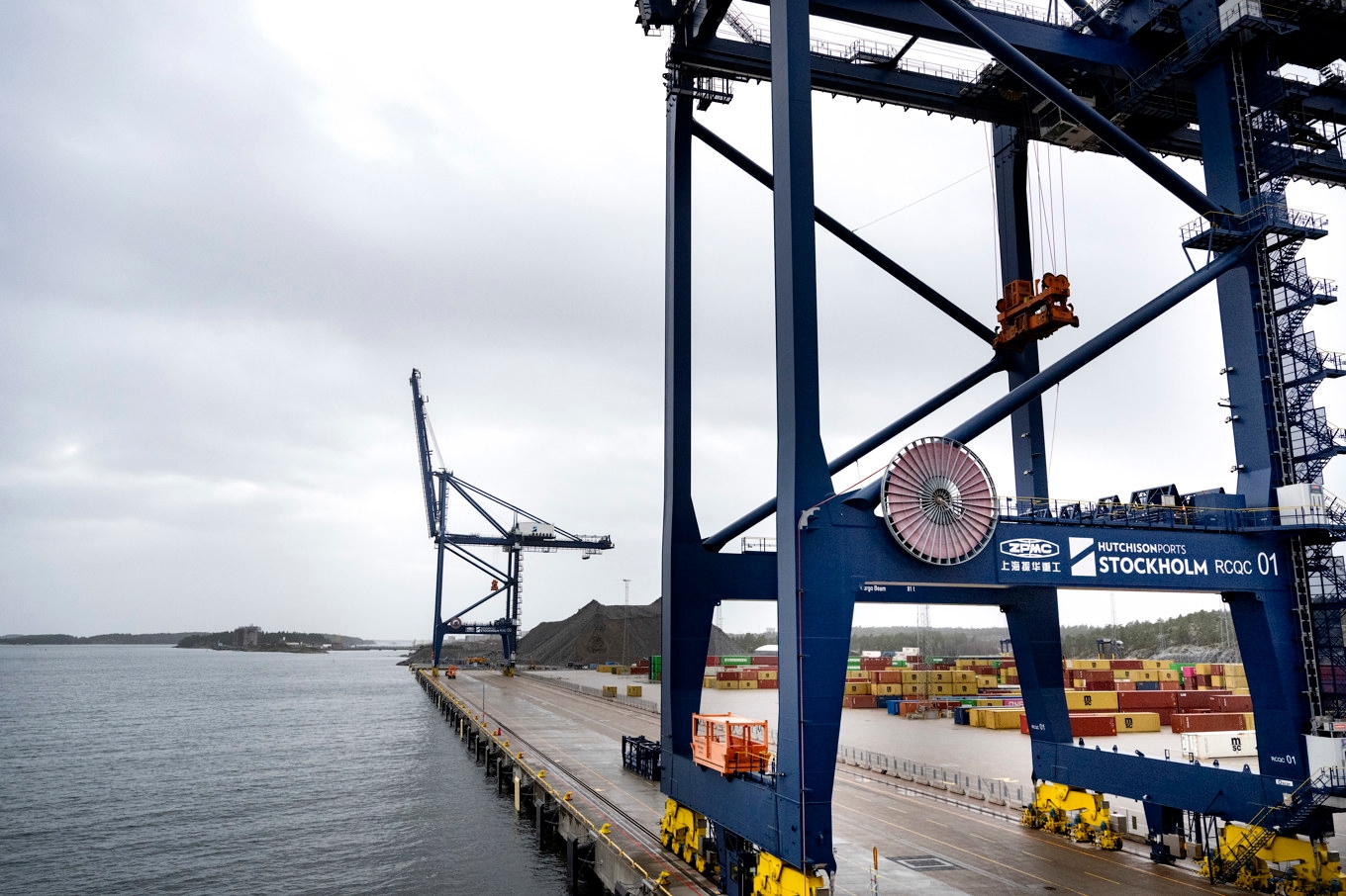 Stockholm Norvik Hamn. En container- och roro-hamn, strax norr om Nynäshamns oljehamn. Foto: Pontus Lundahl / TT