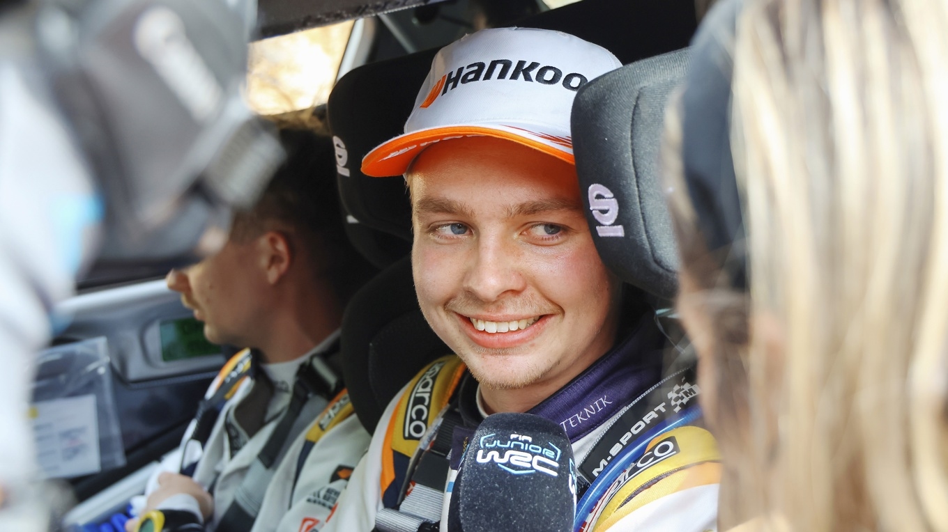Calle Carlberg har gjort en spikrak rallykarriär och är en av Sveriges mest lovande unga förare. Foto: Studio Sandra
