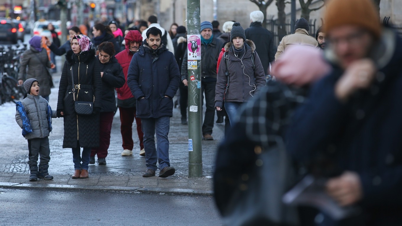På bilden, som är tagen den 20 januari 2016, ser man människor av olika etnicitet i den tyska huvudstaden Berlin. Foto: Sean Gallup/Getty Images