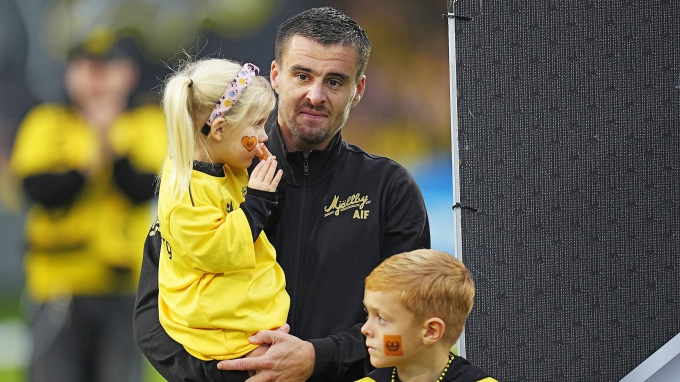 Jesper Gustavssons barn tycker om att kolla när pappa spelar. Foto: Björn Larsson Rosvall/TT