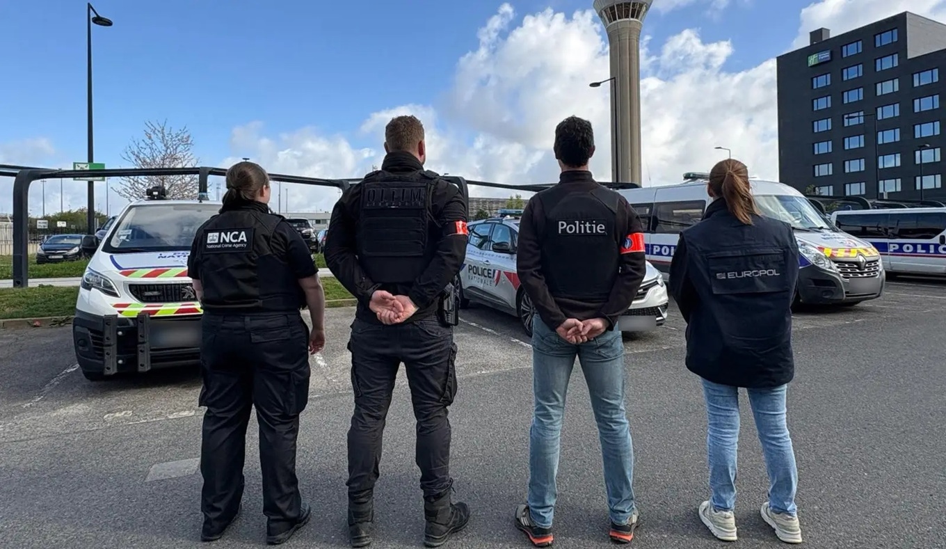 Den 30 mars slog myndigheter i flera länder till mot ett kriminellt nätverk som misstänks för storskalig smuggling av migranter från Vietnam till Storbritannien. Foto: Europol