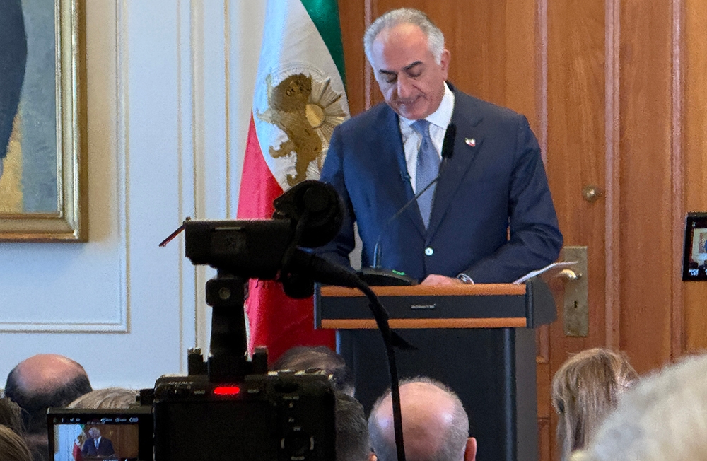 Reza Pahlavi, exilprinsen av Iran, talade om vikten av att väst hjälper Iran och det iranska folket. Foto: Staffan Erfors