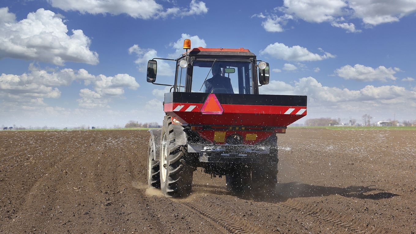 Konstgödsel (mineralgödsel) är en viktig komponent i det moderna jordbruket. Höga priser och minskad tillgång pressar lantbrukens lönsamhet. Foto: Shutterstock
