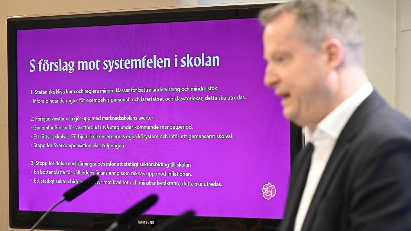 Anders Ygeman (S) presenterar ny statistik om skolan och riktar skarp kritik mot regeringens skolpolitik, samtidigt som Socialdemokraterna lägger fram förslag om att förbjuda vinster och stärka statens ansvar. Foto: Jessica Gow/TT