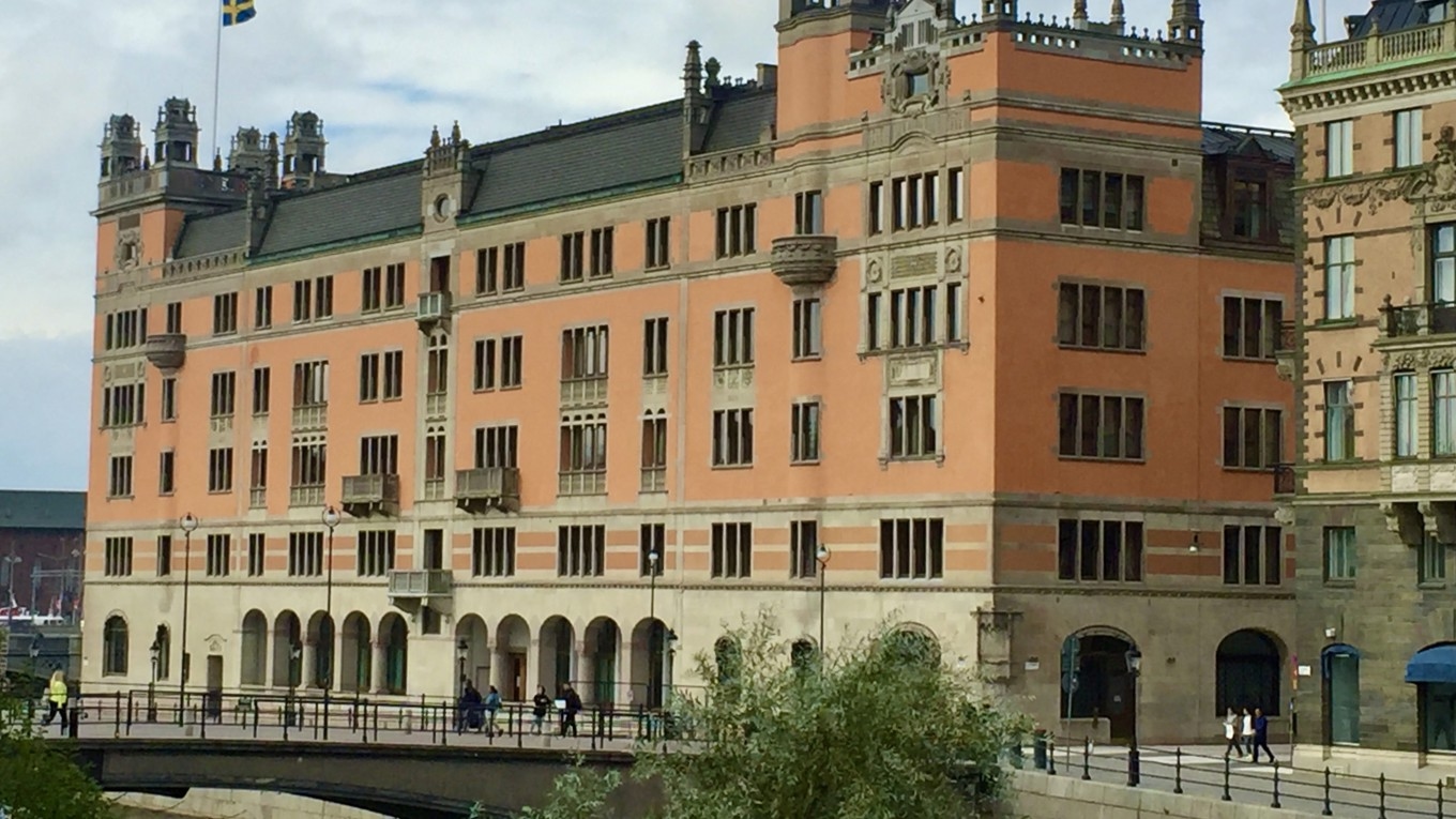 Regeringen vill att länsstyrelserna stärker tillsynen och tillståndsgivningen för alkohol, tobak och nikotinprodukter. Foto: Malin Nordstrand