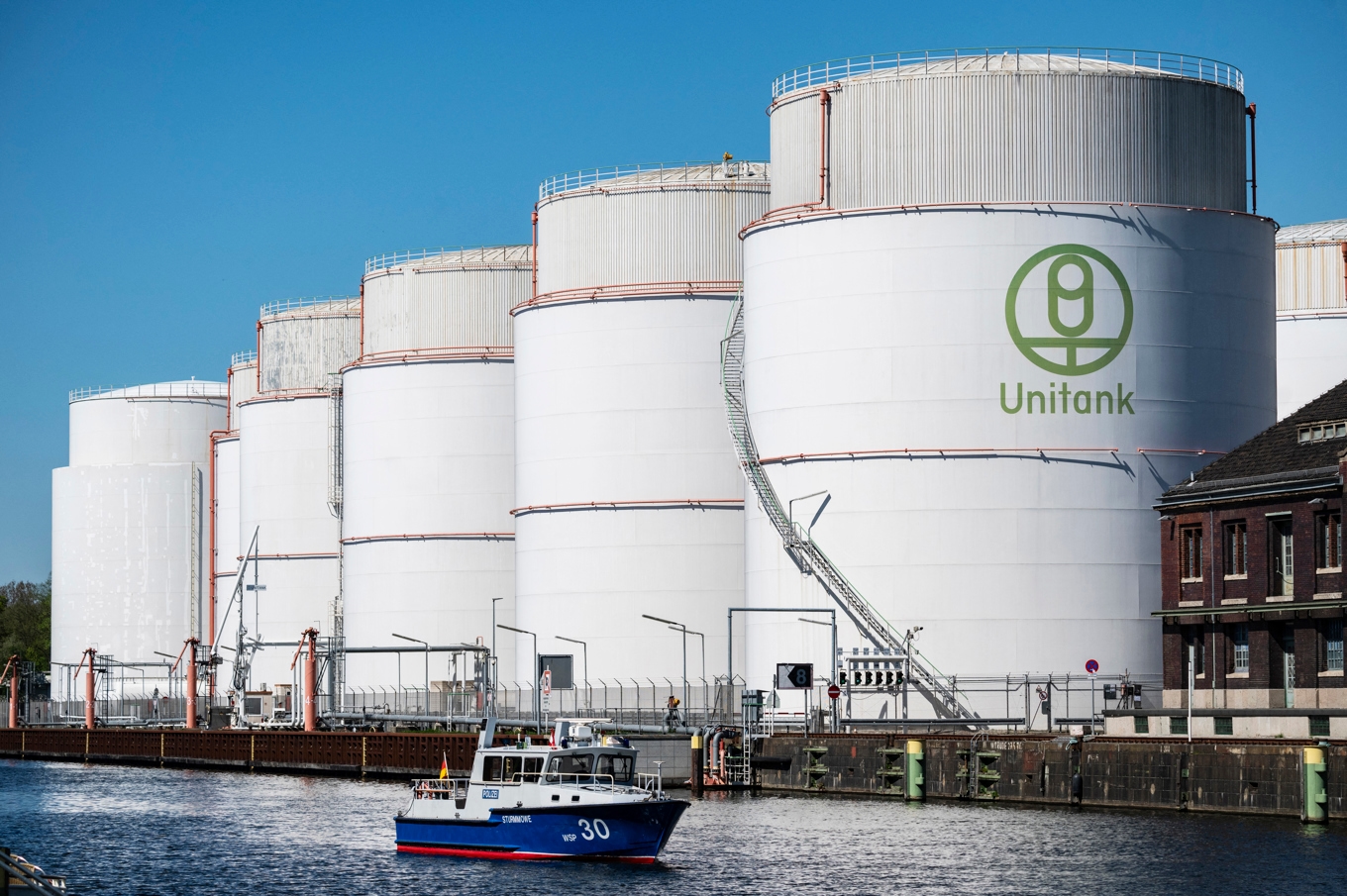 Ett system som kräver dyr reservkraft i vissa lägen kommer att producera volatilitet. Lagringsanläggning i Berlin för oljeprodukter som ägs av Unitank. Foto: John Macdougall/AFP via Getty Images