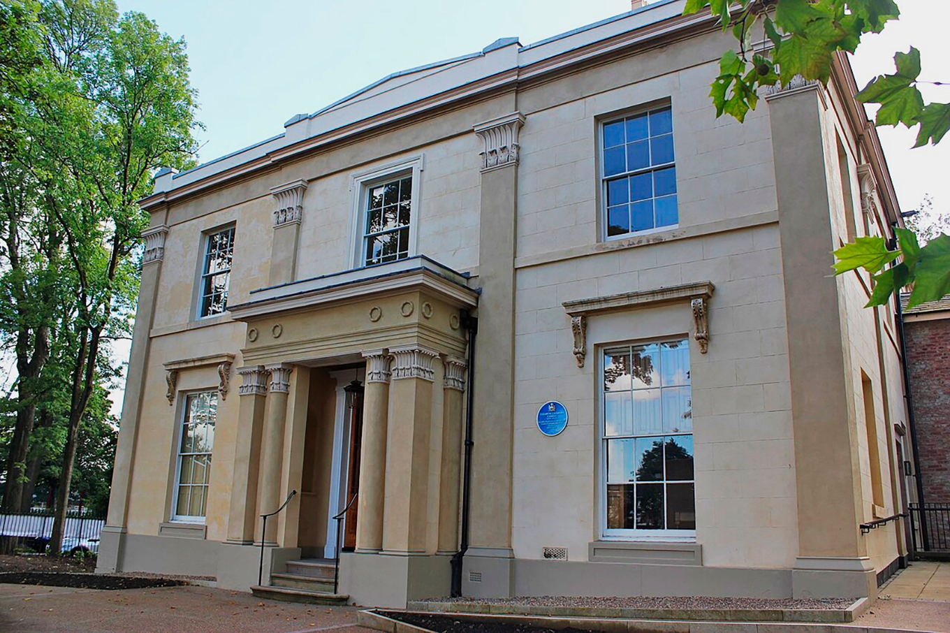Elizabeth Gaskells bostad  i Plymouth Grove i Manchester, den stad där hon tillbringade större delen av sitt liv. Foto: Patyo1994/Wikimedia Commons