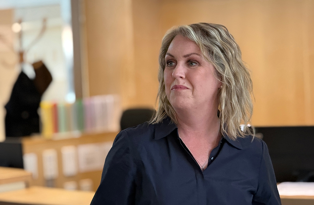Socialdemokraternas gruppledare Lena Hallengren går till angrepp mot statsminster Ulf Kristersson (M). Foto: Staffan Erfors