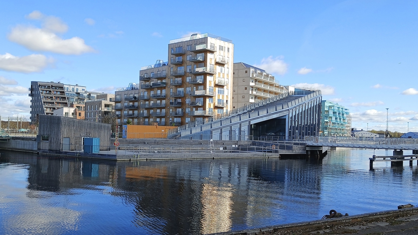 Nybyggt bostadsområde i Norrköping. Delar av planerad omgivande bebyggelse har pausats. Foto: Epoch Times