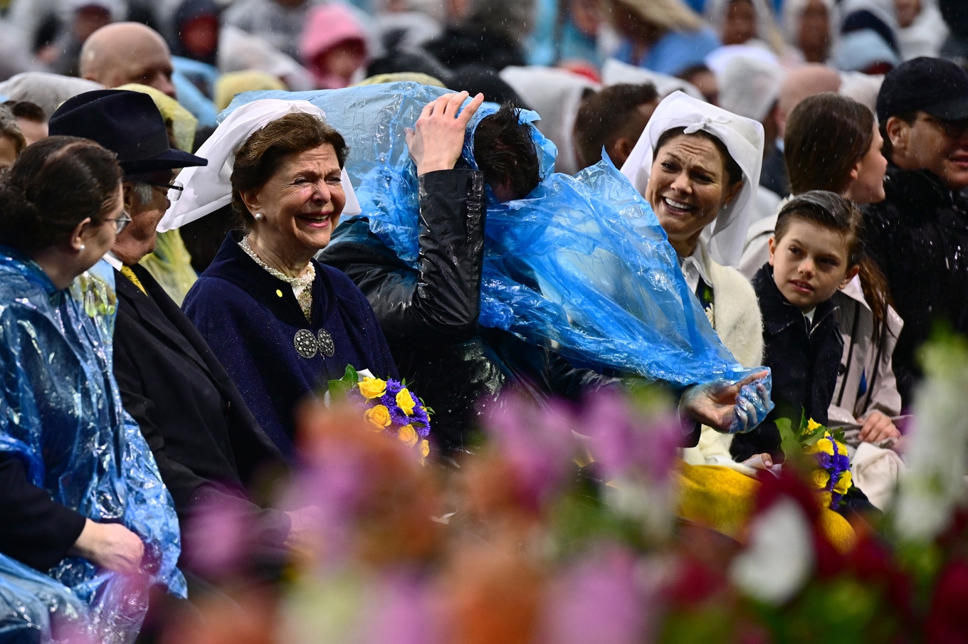 Kung Carl Gustaf, drottning Silvia, talman Andreas Norlén, kronprinsessan Victoria, prins Oscar, prinsessan Estelle och prins Daniel på nationaldagsfirandet på Skansen förra året. Foto: Magnus Lejhall/TT