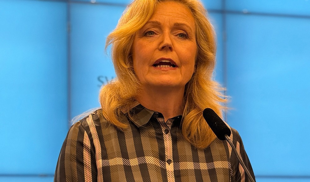 Elisabeth Thand Ringqvist (C) presenterar nya krav för att ingå i en regering efter höstens val. Foto: Staffan Erfors