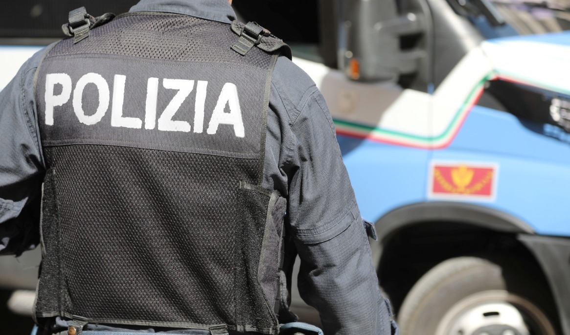 Fyra migrantarbetare omkom efter att deras arbetsledare misstänks ha tänt eld på en skåpbil. Foto: Shutterstock