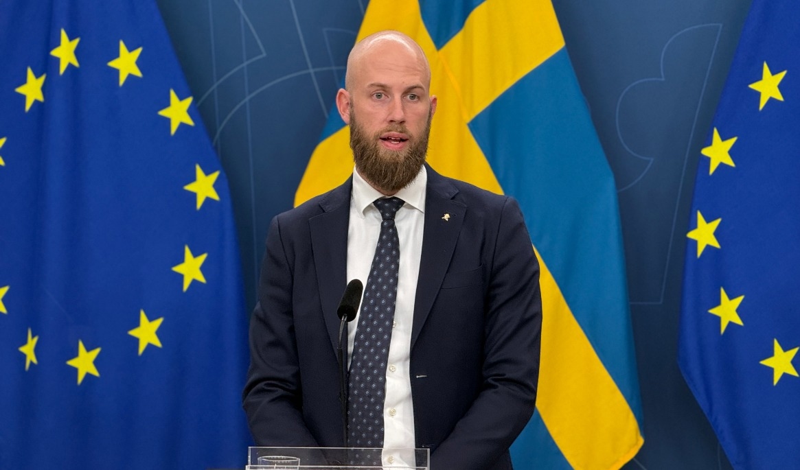 Ministern för civilt försvar, Carl-Oskar Bohlin berättar om den nationella strategin för psykologiskt försvar. Foto: Staffan Erfors