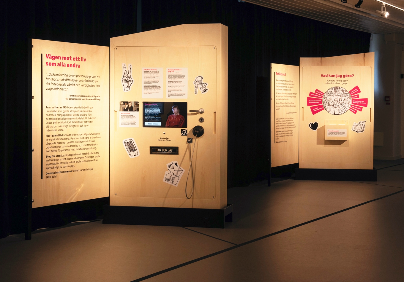 ”Inlåst & utanför” är producerad av Östergötlands museum på uppdrag av Myndigheten för delaktighet. Den 4 september till den 22 november visas utställningen i Karlstad. Den finns även digitalt och nås via museets webbplats. Foto: Värmlands museum