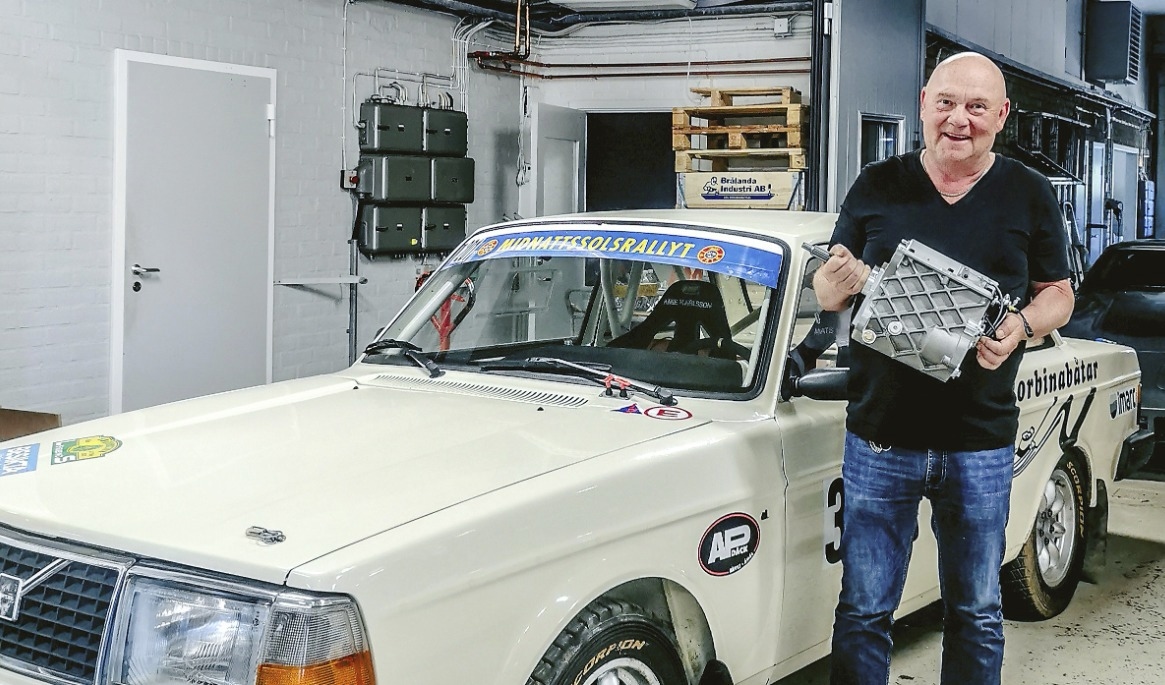 Mats är även en välmeriterad rallyförare, med tre SM-guld och ett flertal medaljer. 
I dag kör han en Volvo 240 i historiskt rally. Foto: Ramona Karlsson
