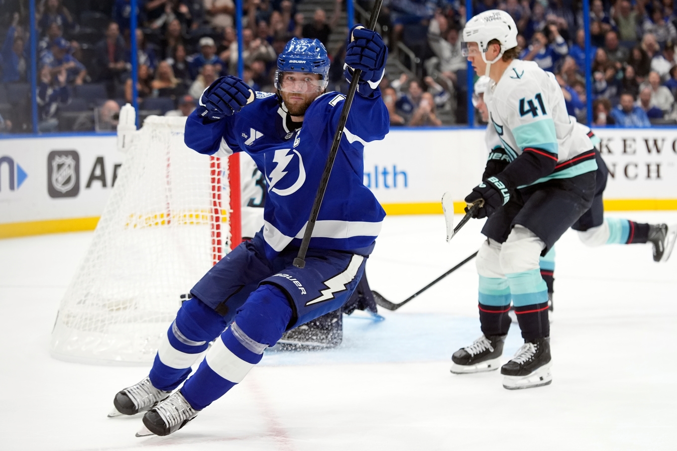 Tampa Bays Victor Hedman (77) firar segermålet. Foto: Chris O'Meara/AP/TT