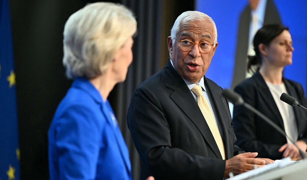 Europeiska rådets ordförande Antonio Costa (höger) med EU-kommissionens ordförande Ursula von der Leyen. Foto: Nicolas Tucat / AFP via Getty Images