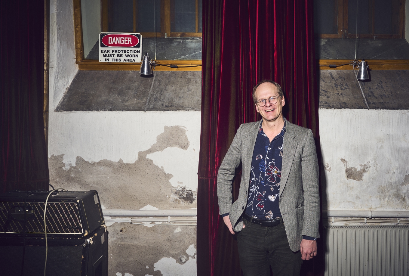 Professor Mattias Lundberg, på samma goda humör som texten i hans nya bok ”Musikens rekordbok” utstrålar. Foto: Per Englund