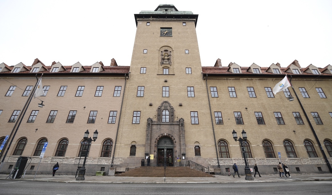 Stockholms tingsrätt dömde på tisdagen en kvinna till fängelse och utvisning efter knivbråket i Björns trädgård. Foto: Oscar Olsson/TT