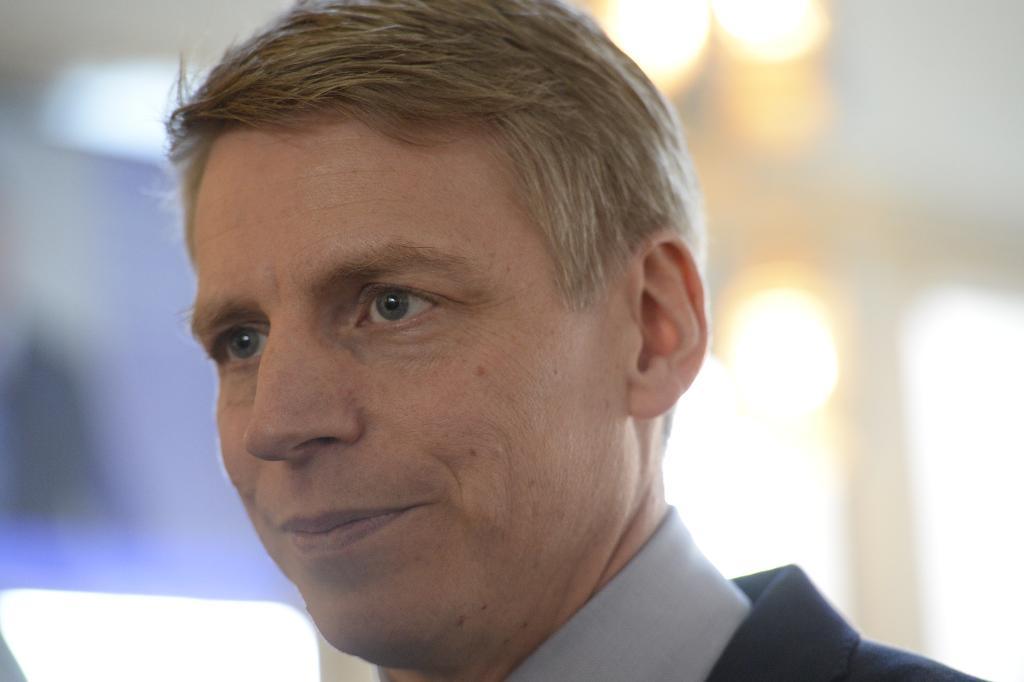 Tillförordnade bostadsministern Per Bolund (MP) presenterar statlig morot för kommunernas bostadsbyggande. (Foto: Janerik Henriksson /TT-arkivbild)
