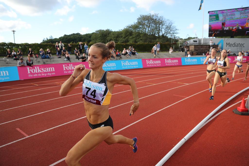 Lovisa Lindh satte svenskt rekord på 1 000 meter på Slottsskogsvallen i Göteborg. (Foto: Adam Ihse/TT)