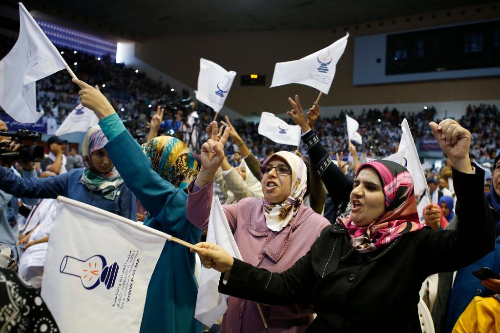 Kampanjmöte för det styrande Rättvise- och utvecklingspartiet (PJD) i Rabat. (Foto: Abdeljalil Bounhar/AP/TT)