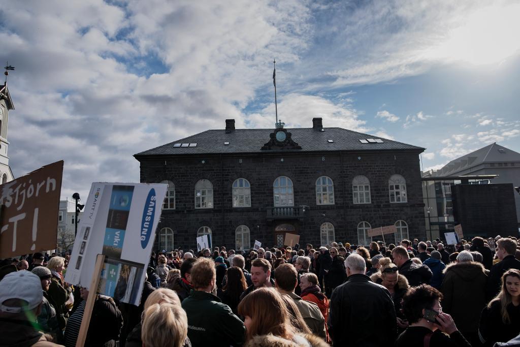 I våras ledde protesterna vid Islands riksdag, alltinget, till att statsministern tvingades avgå. Arkivbild. (Foto: Vilhelm Stokstad/TT)