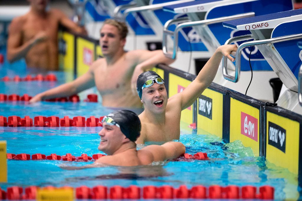 Victor Johansson simmar 200 m frisim under kortbane-SM på Eriksdalsbadet i Stockholm. (Foto: Jessica Gow/TT)