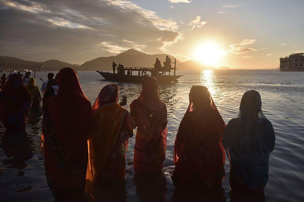 På grund av att floden Bramhaputra varierar mycket i storlek är det svårt att sätta upp effektiva gränsstaket mellan delstaten Assam i nordöstra Indien och grannlandet Bangladesh.  (Foto:Biju Boro        /AFP/Getty Images)