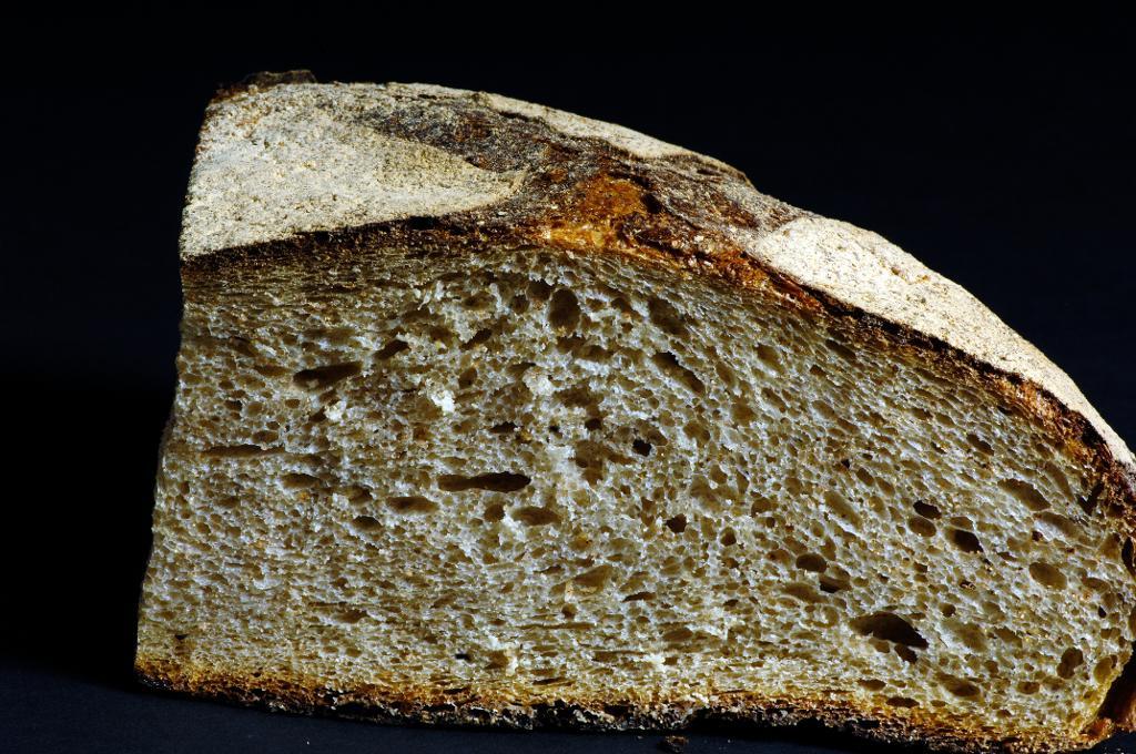 Nybakat rågbröd. Arkivbild. (Foto: Hasse Holmberg/TT)
