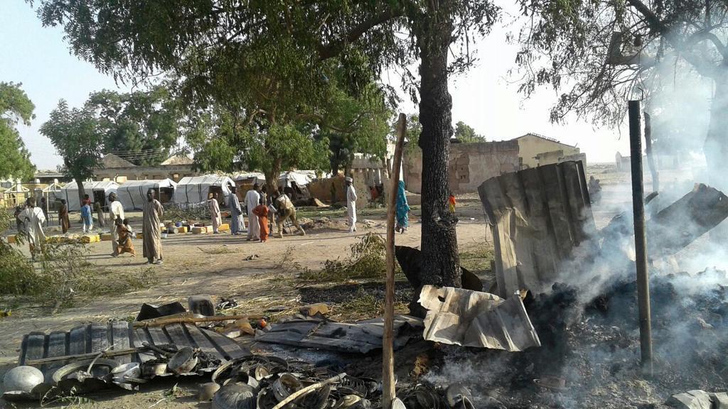 Förödelse efter flygattacken i Rann, Nigeria. (Foto: MSF/AP/TT)