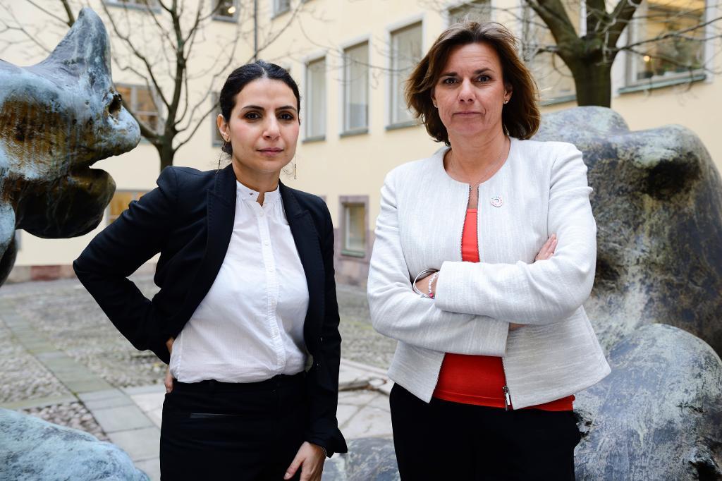 Susanna Mikhail, chef för Sidas humanitära enhet på UD och Isabella Lövin (MP), minister för internationellt utvecklingssamarbete och klimat. (Foto: Henrik Montgomery/TT)