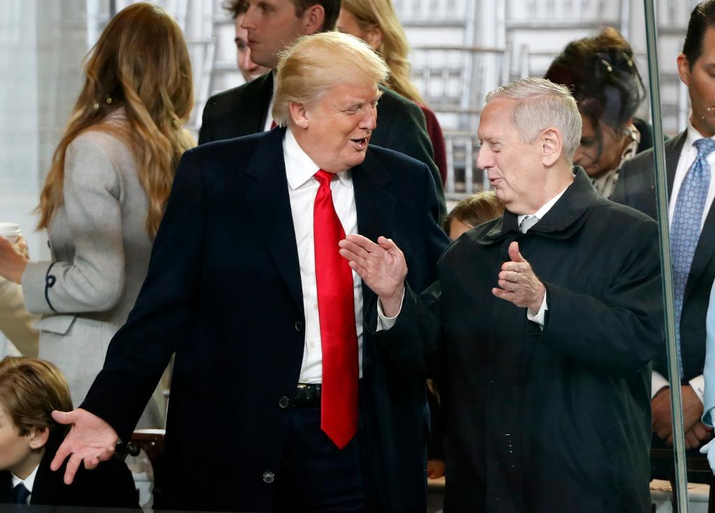 USA:s president Donald Trump och försvarsminister James Mattis.(Foto: Pablo Martinez Monsivais/AP/TT-arkivbild)